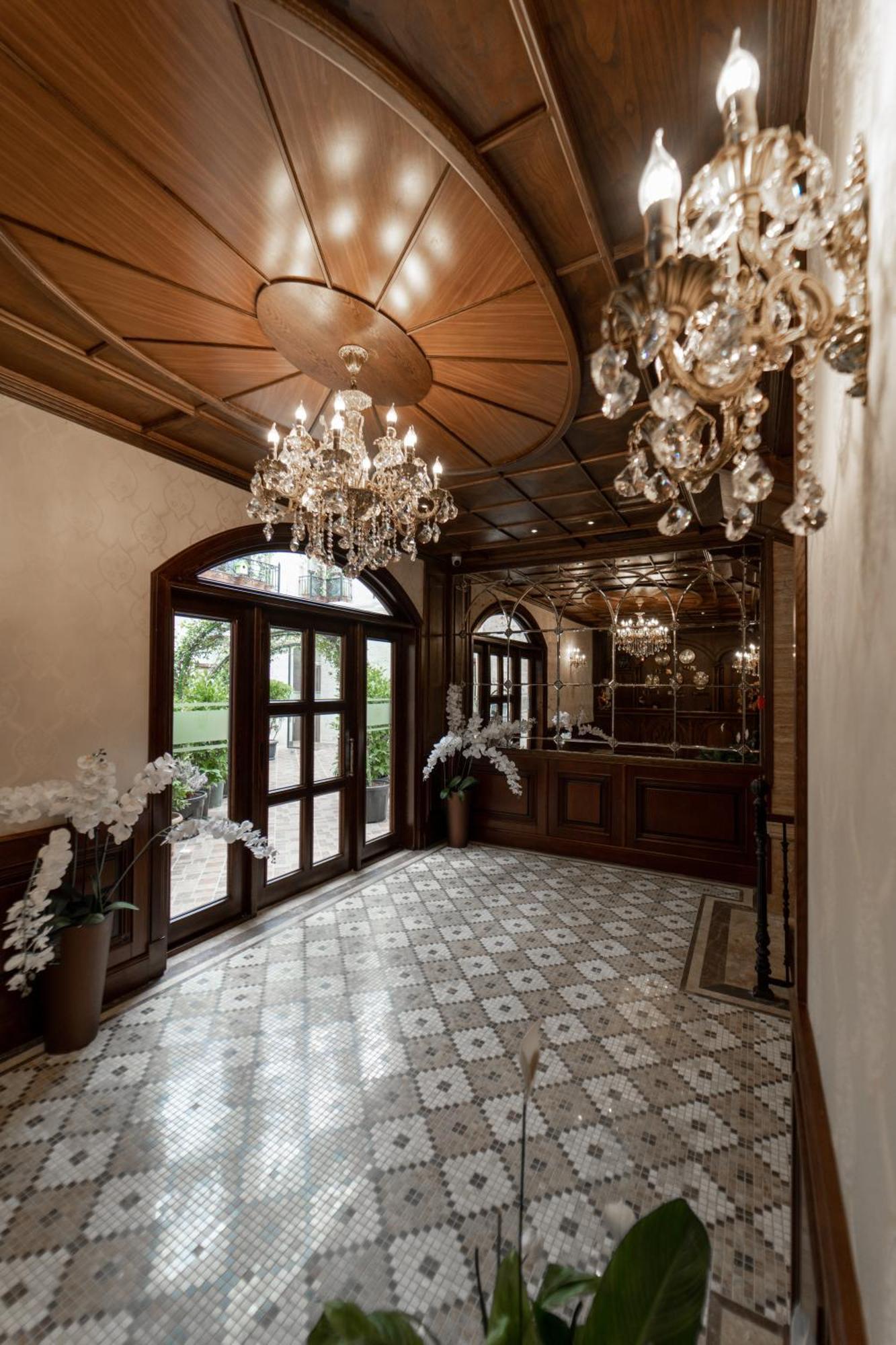 Midway Baku Hotel エクステリア 写真