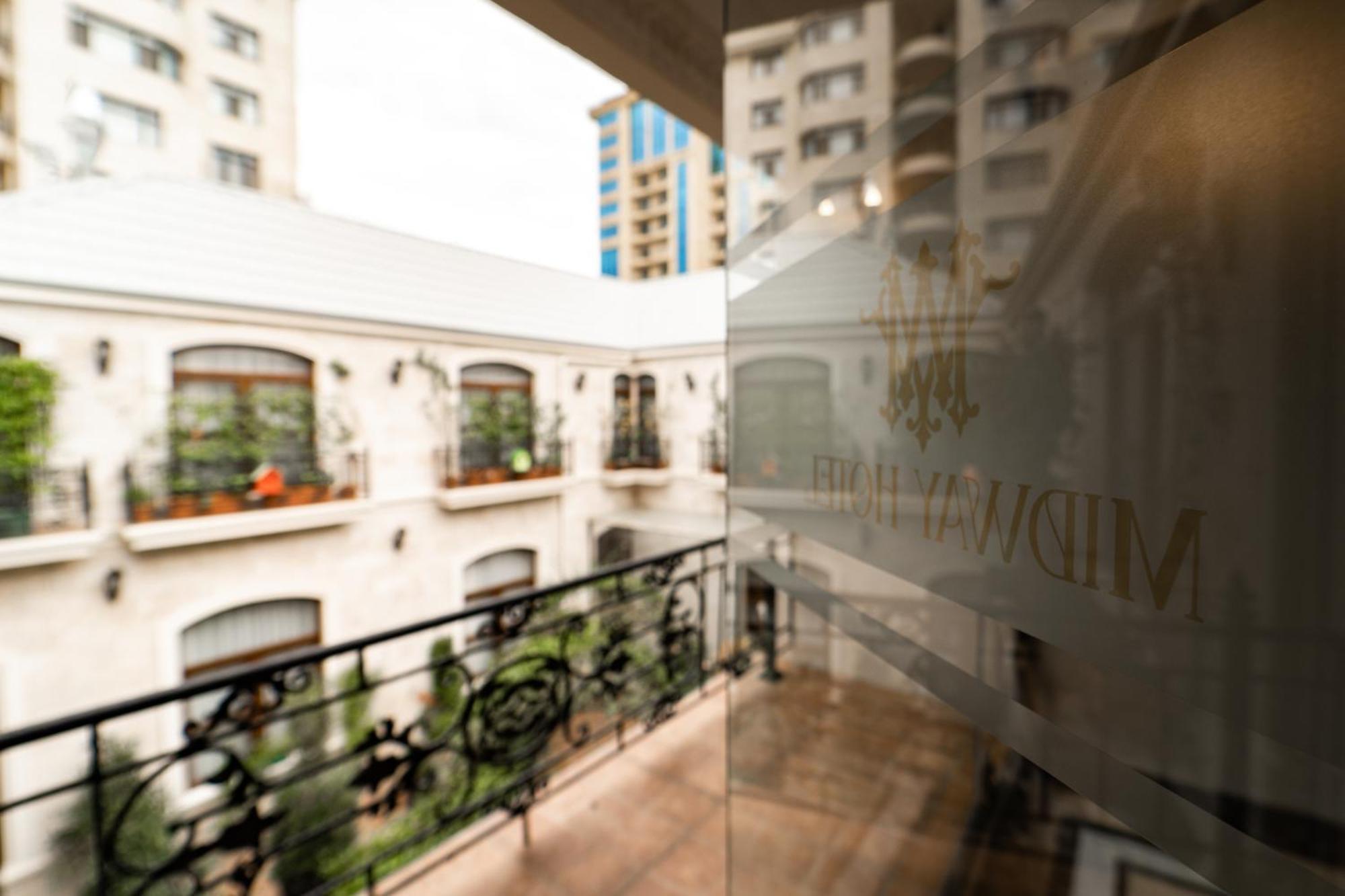 Midway Baku Hotel エクステリア 写真