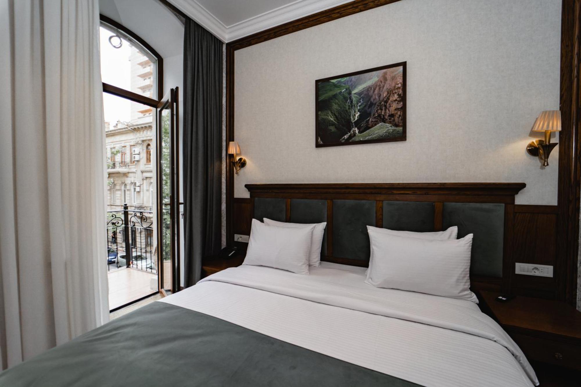 Midway Baku Hotel エクステリア 写真