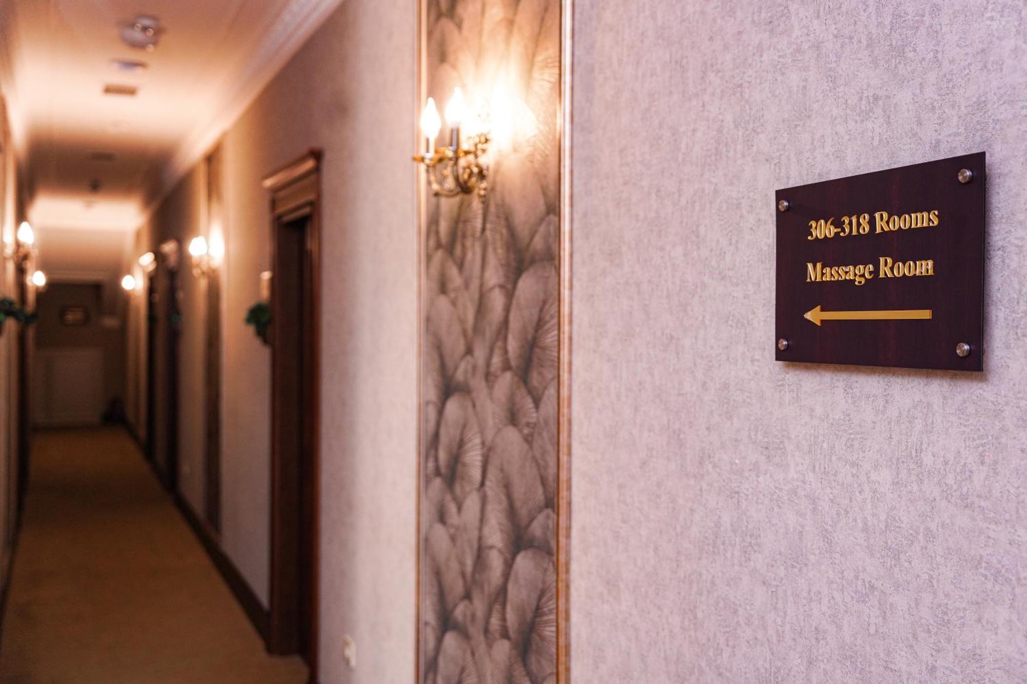 Midway Baku Hotel エクステリア 写真