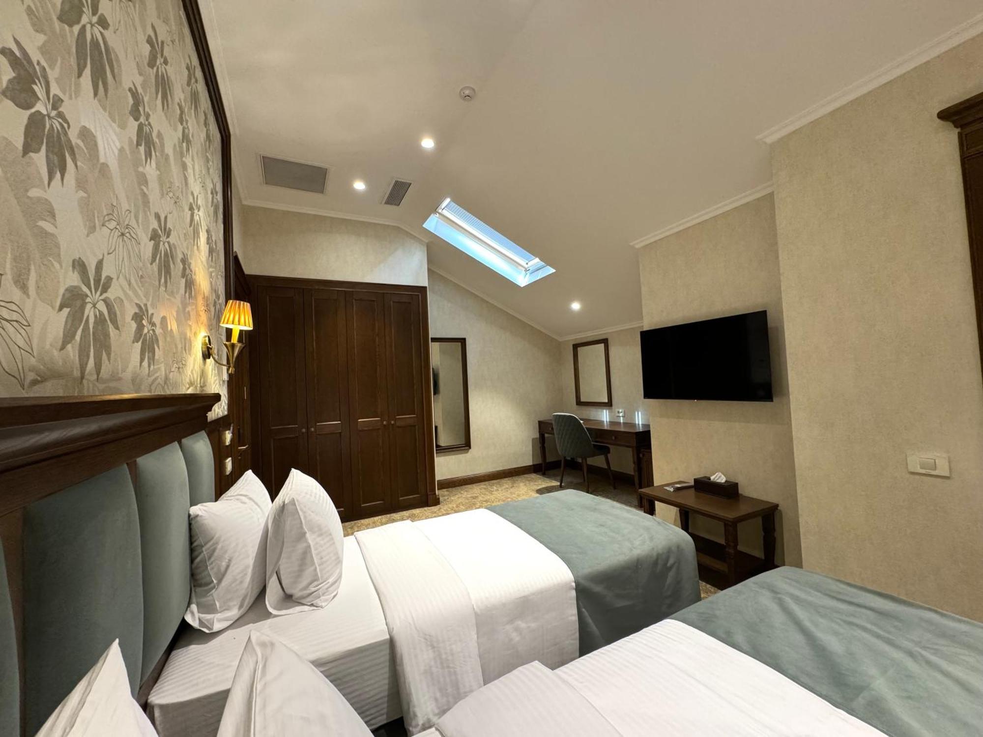 Midway Baku Hotel エクステリア 写真