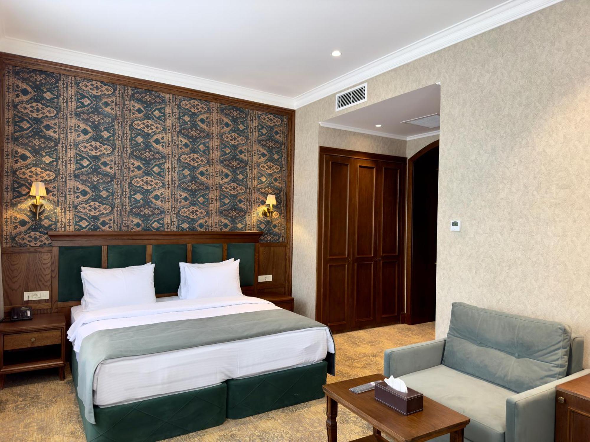 Midway Baku Hotel エクステリア 写真
