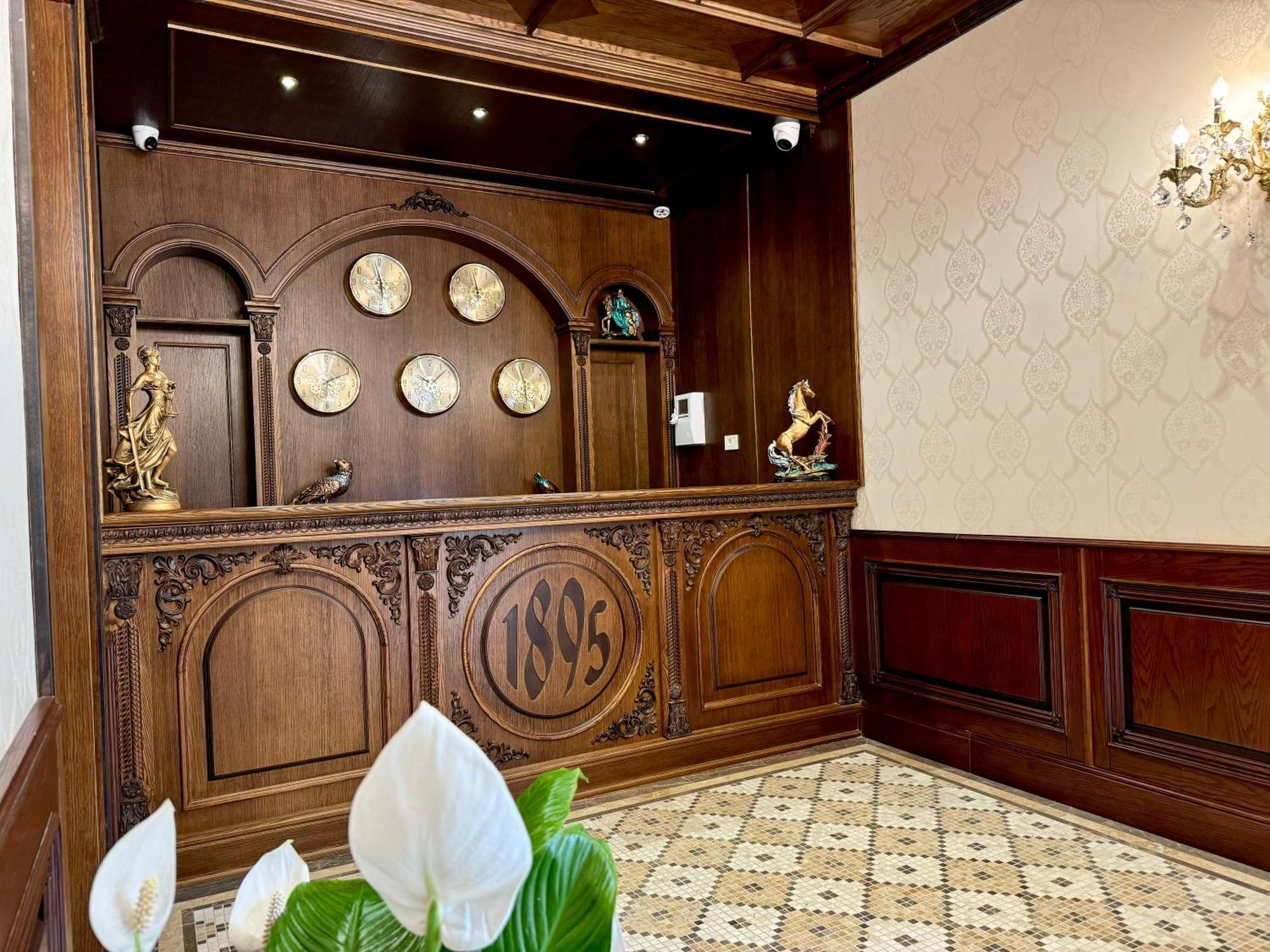 Midway Baku Hotel エクステリア 写真
