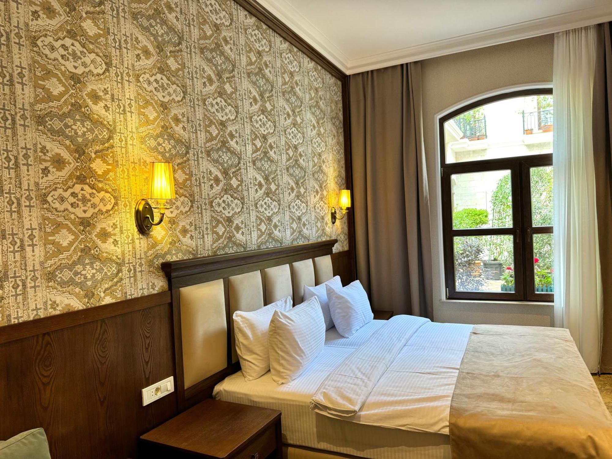 Midway Baku Hotel エクステリア 写真