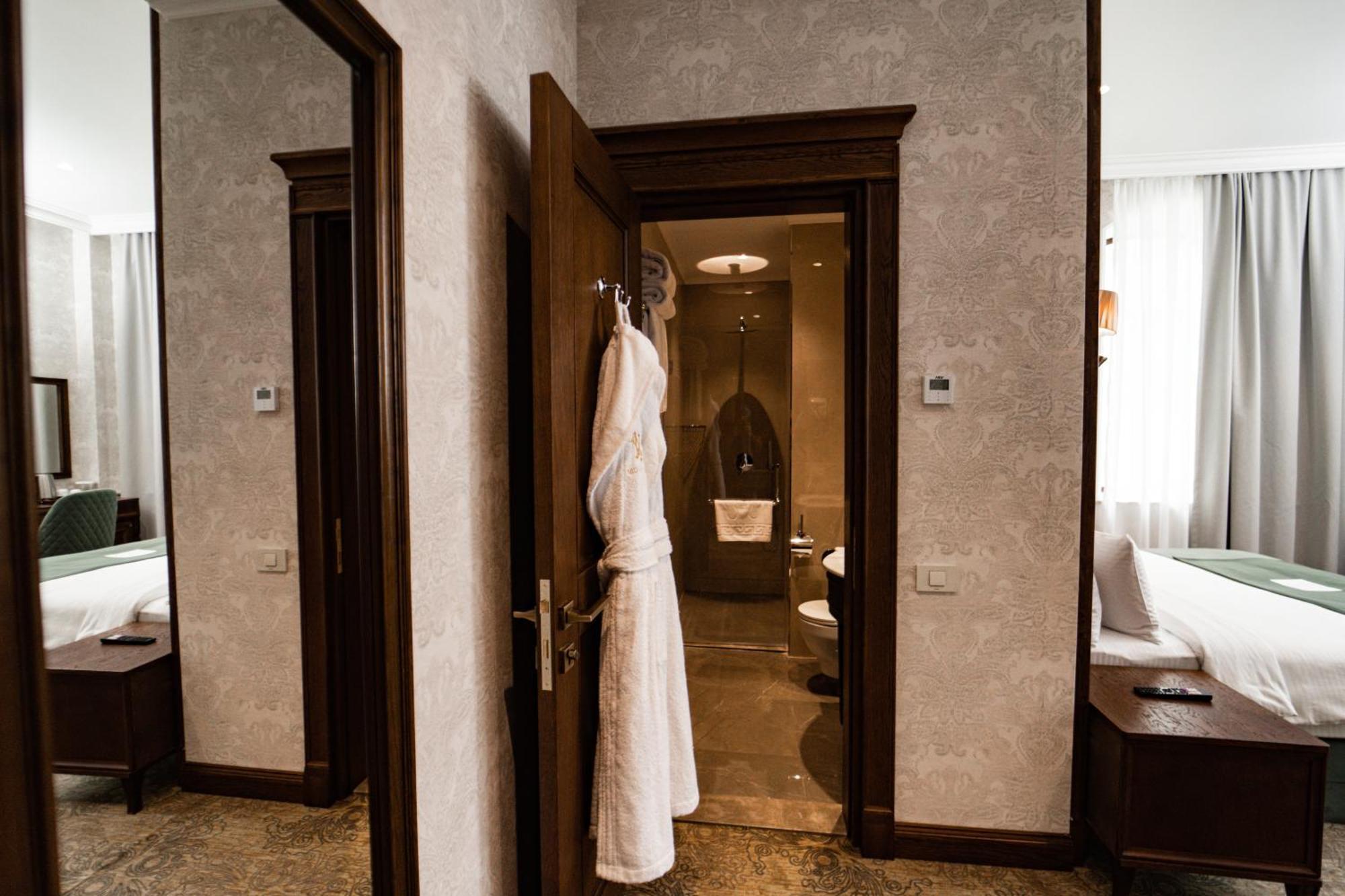 Midway Baku Hotel エクステリア 写真