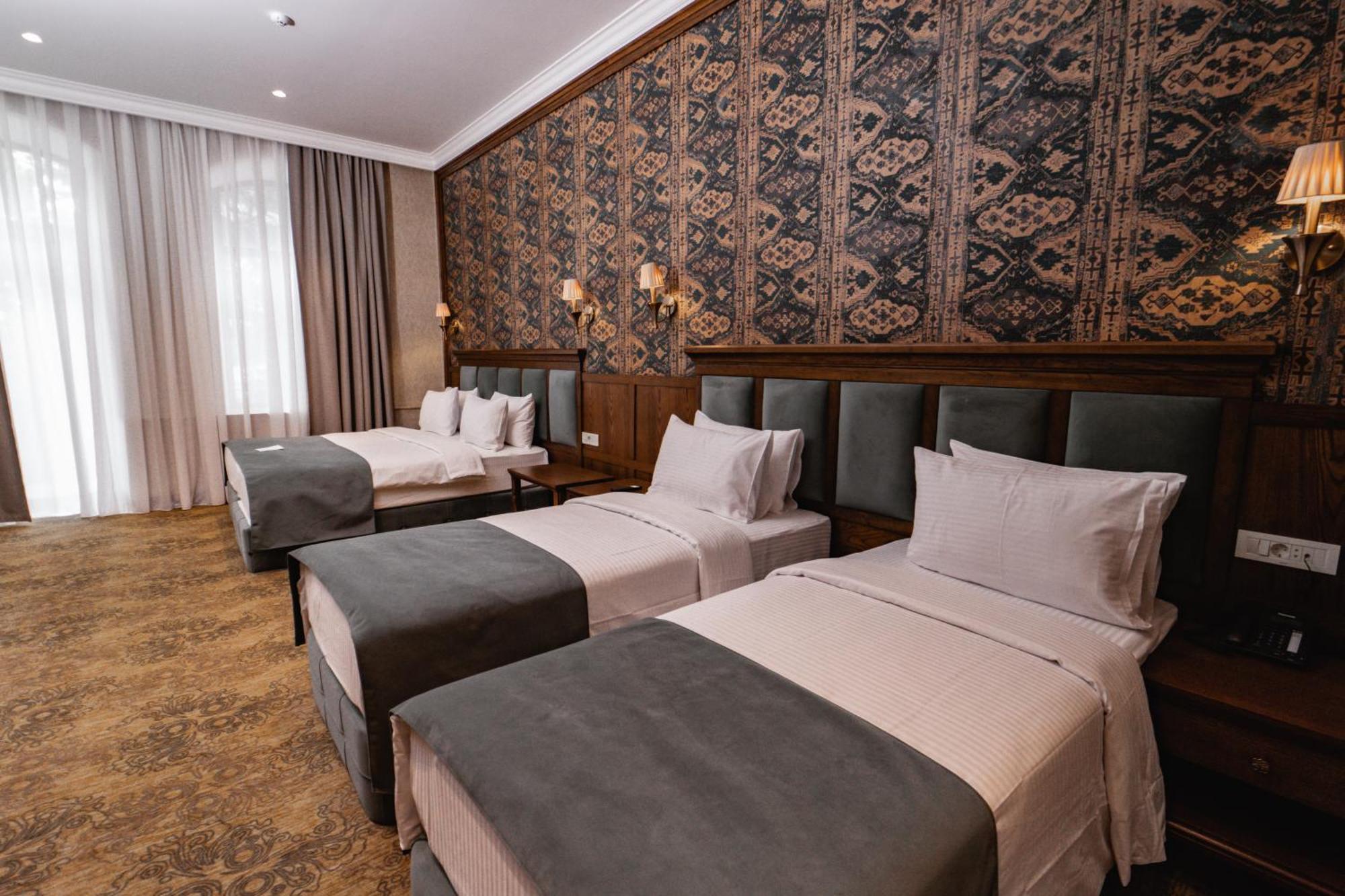 Midway Baku Hotel エクステリア 写真