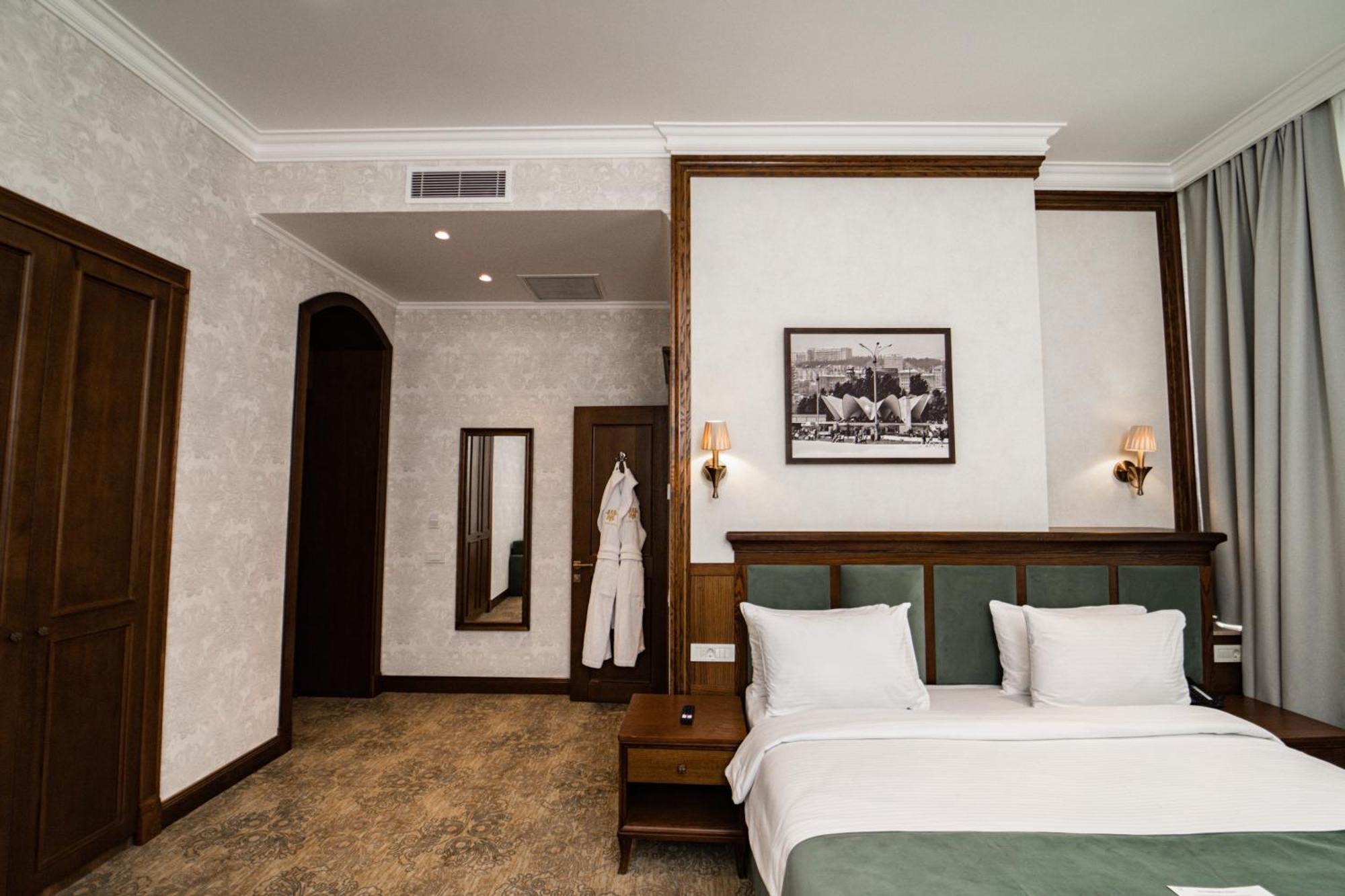 Midway Baku Hotel エクステリア 写真