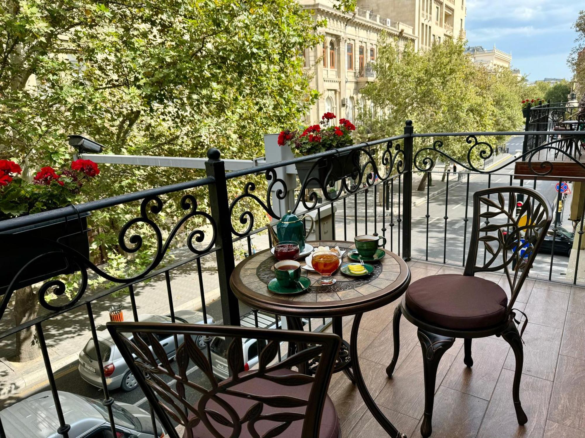 Midway Baku Hotel エクステリア 写真